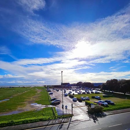 Seaview 2 Bedroom Apartment Littlehampton Buitenkant foto