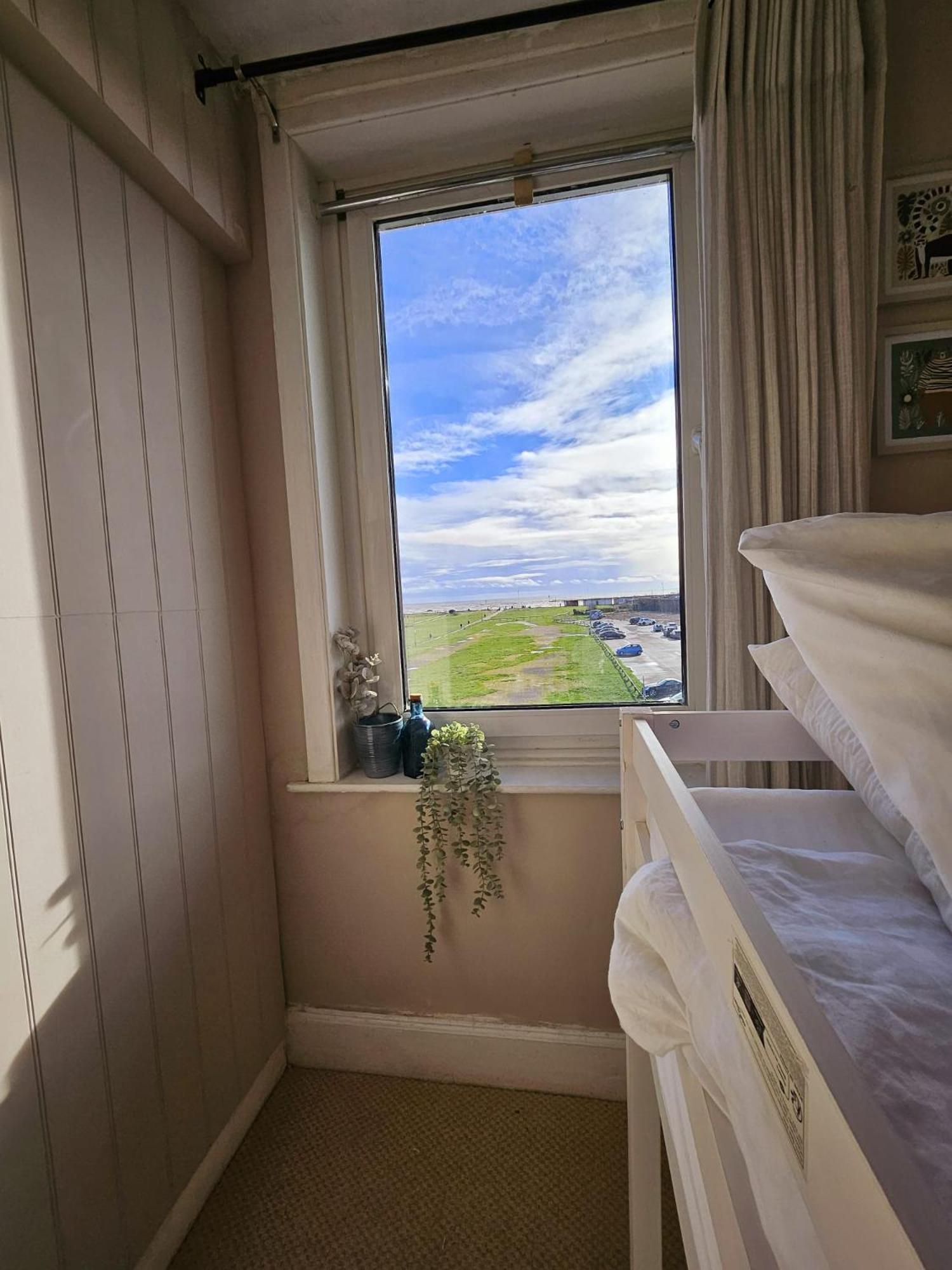 Seaview 2 Bedroom Apartment Littlehampton Buitenkant foto