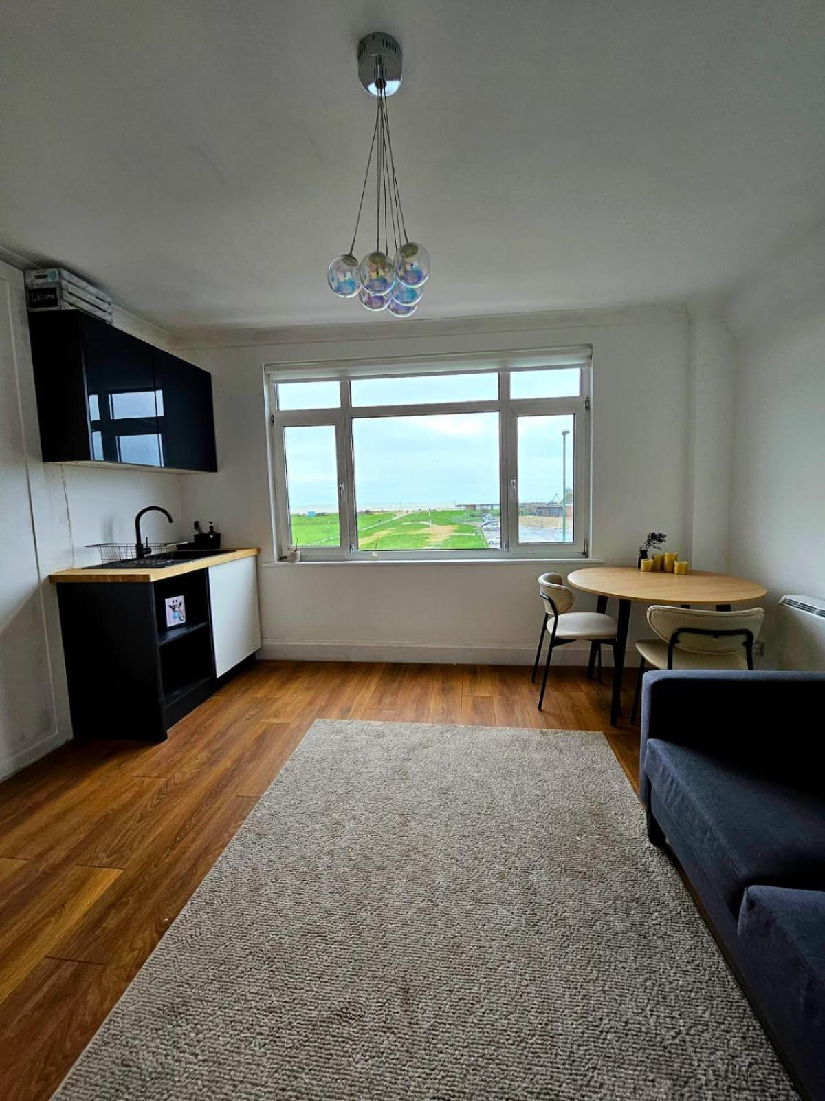 Seaview 2 Bedroom Apartment Littlehampton Buitenkant foto