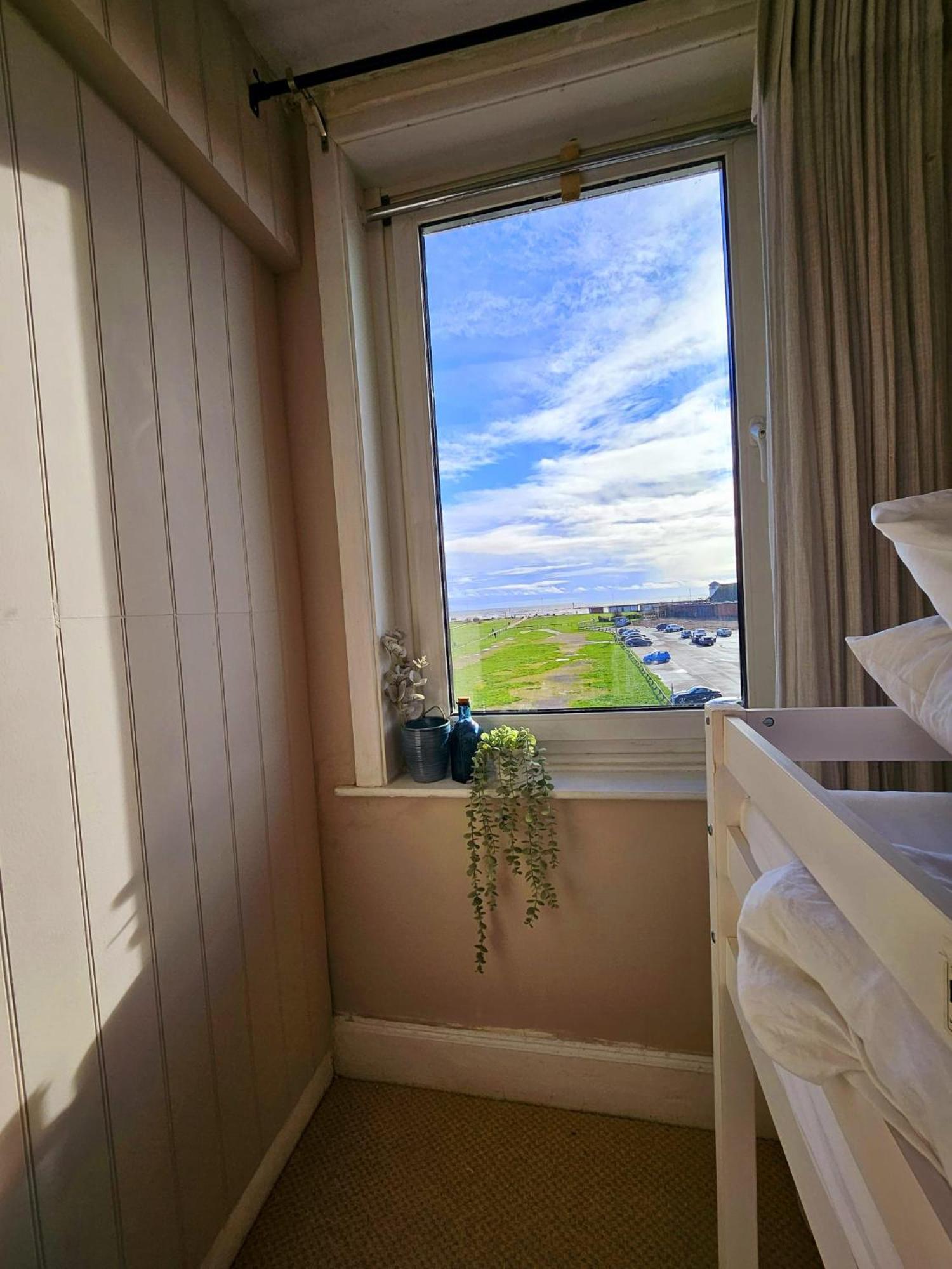 Seaview 2 Bedroom Apartment Littlehampton Buitenkant foto